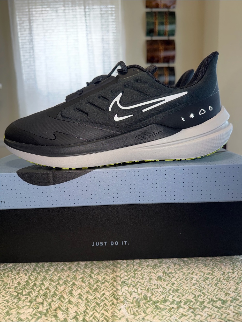 Nike Air Winflo Shield Men’s Black Sneakers size 9.5 new!!